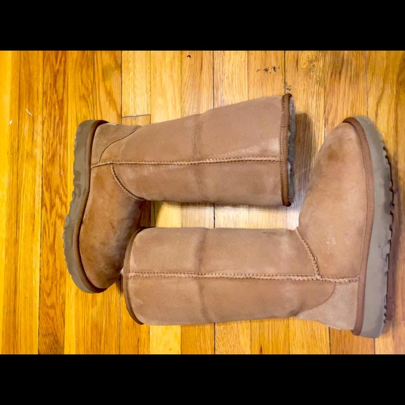 Tall chestnut uggs - Picture 2 of 5